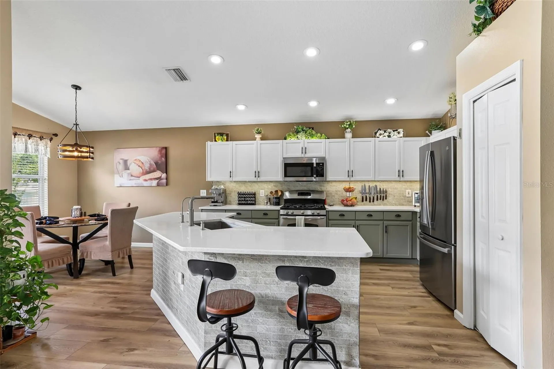 2708 Valencia Grove Drive Valrico FL 33596