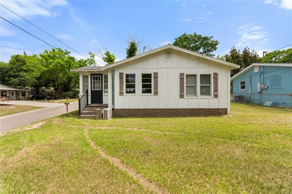 301 Weaver Avenue Lake Wales FL 33853