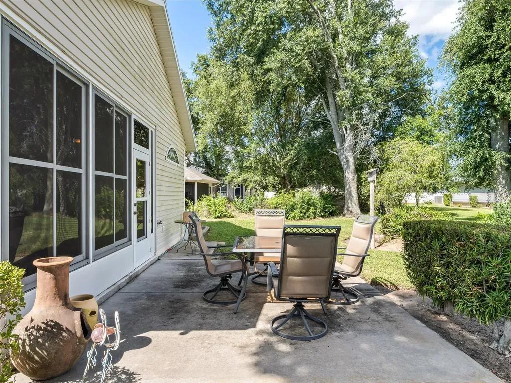 5705 King James Avenue Leesburg FL 34748