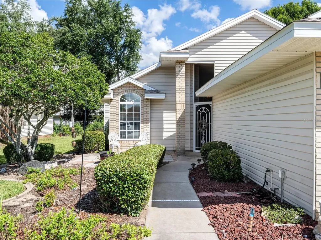 5705 King James Avenue Leesburg FL 34748