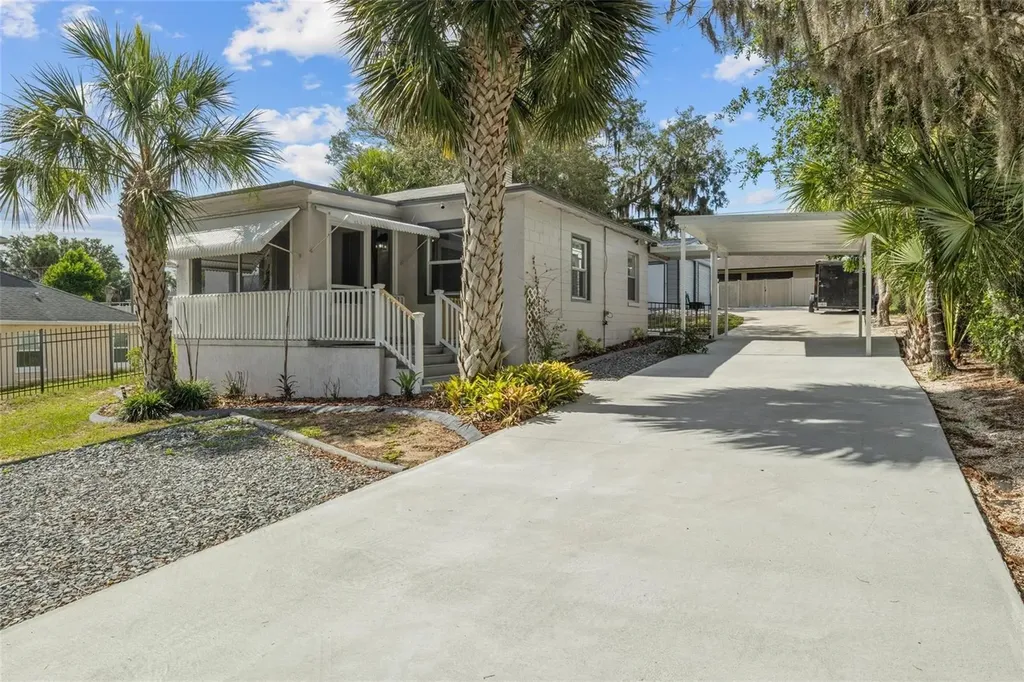 205 W Maple Street Davenport FL 33837