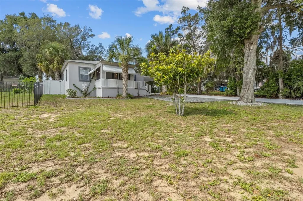 205 W Maple Street Davenport FL 33837