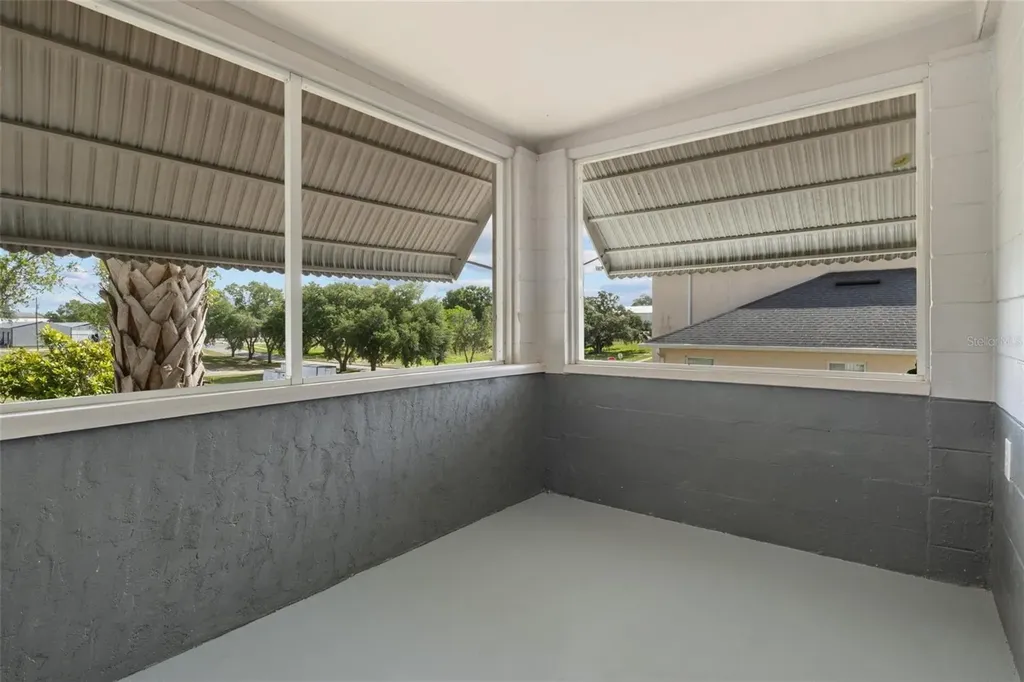 205 W Maple Street Davenport FL 33837