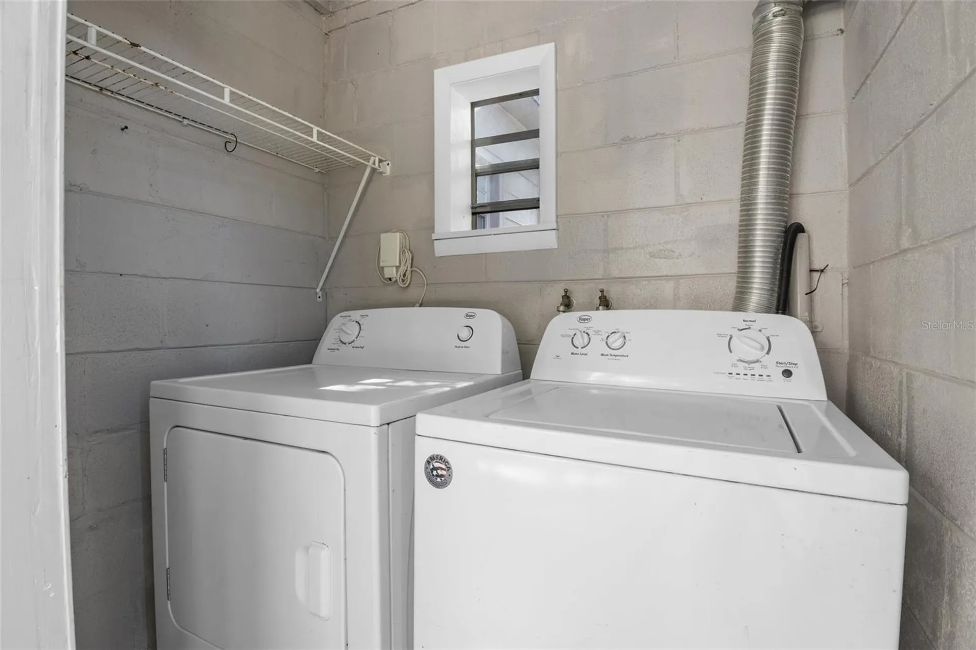 205 W Maple Street Davenport FL 33837