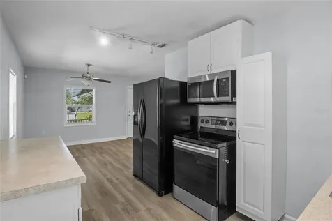205 W Maple Street Davenport FL 33837