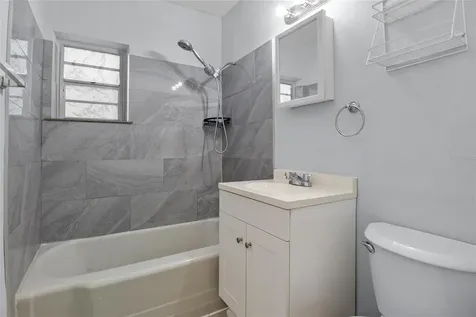 205 W Maple Street Davenport FL 33837