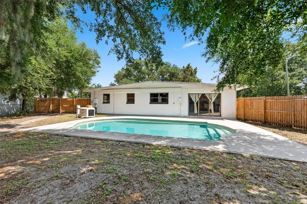 6301 Mackenzie Street Orlando FL 32807