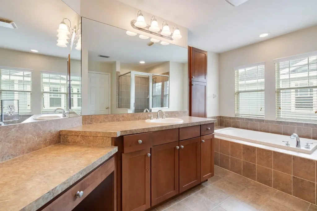 16126 Bridgecrossing Drive Lithia FL 33547