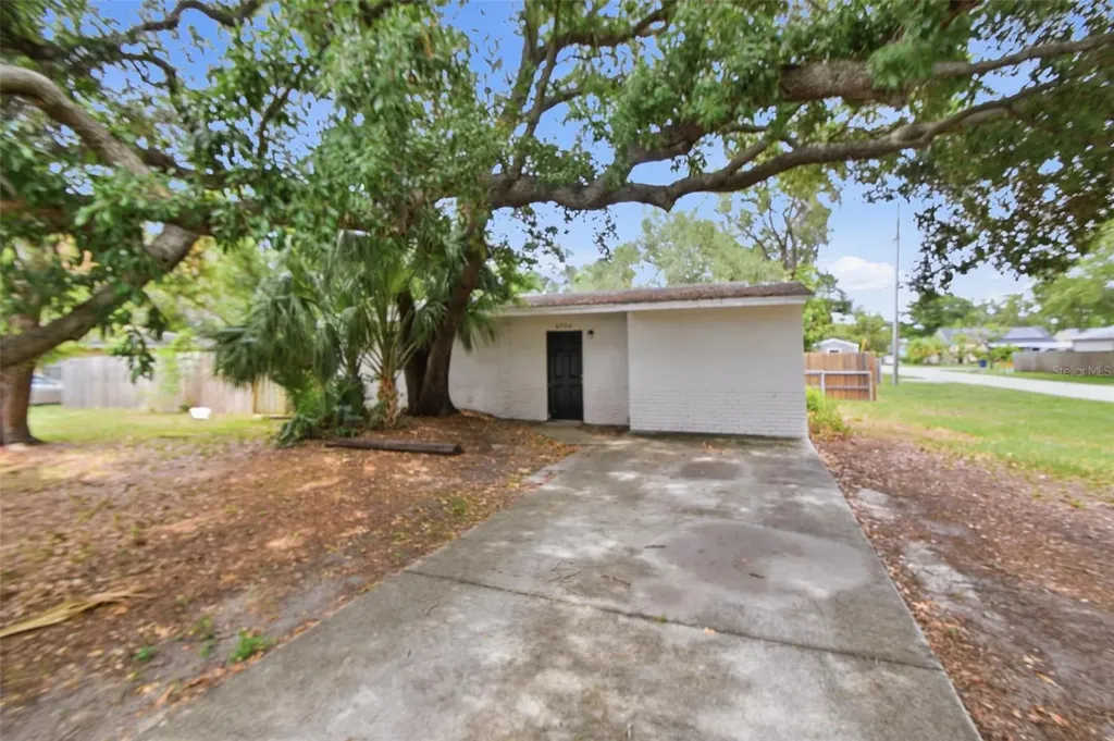 6726 S Dauphin Avenue Tampa FL 33611