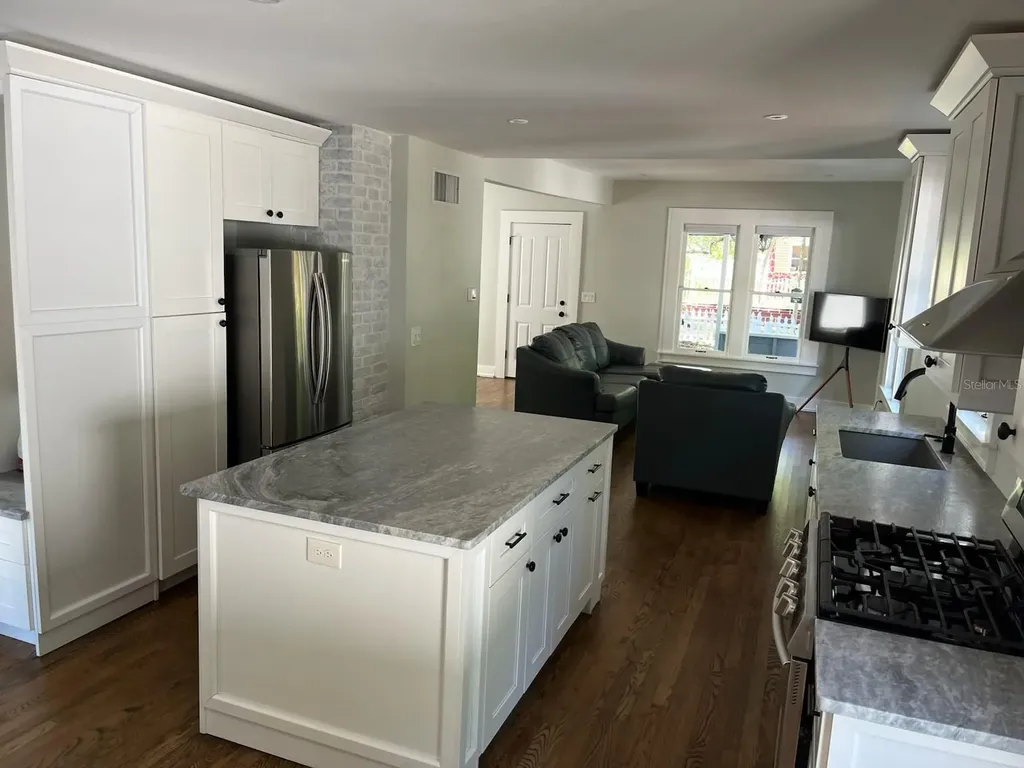 823 10th Avenue S St Petersburg FL 33701