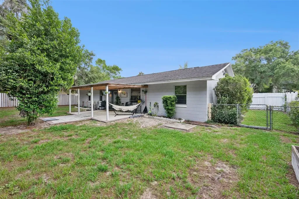 1335 Yvonne Street Apopka FL 32712