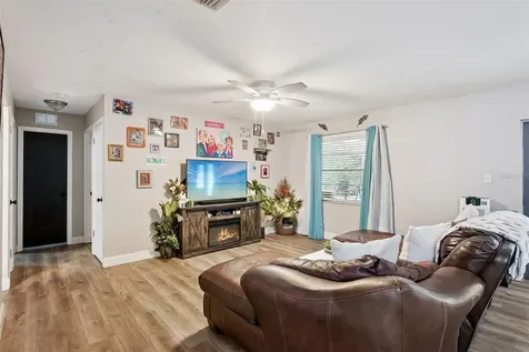 1335 Yvonne Street Apopka FL 32712