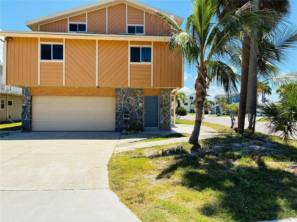 17601 1st Street E Redington Shores FL 33708