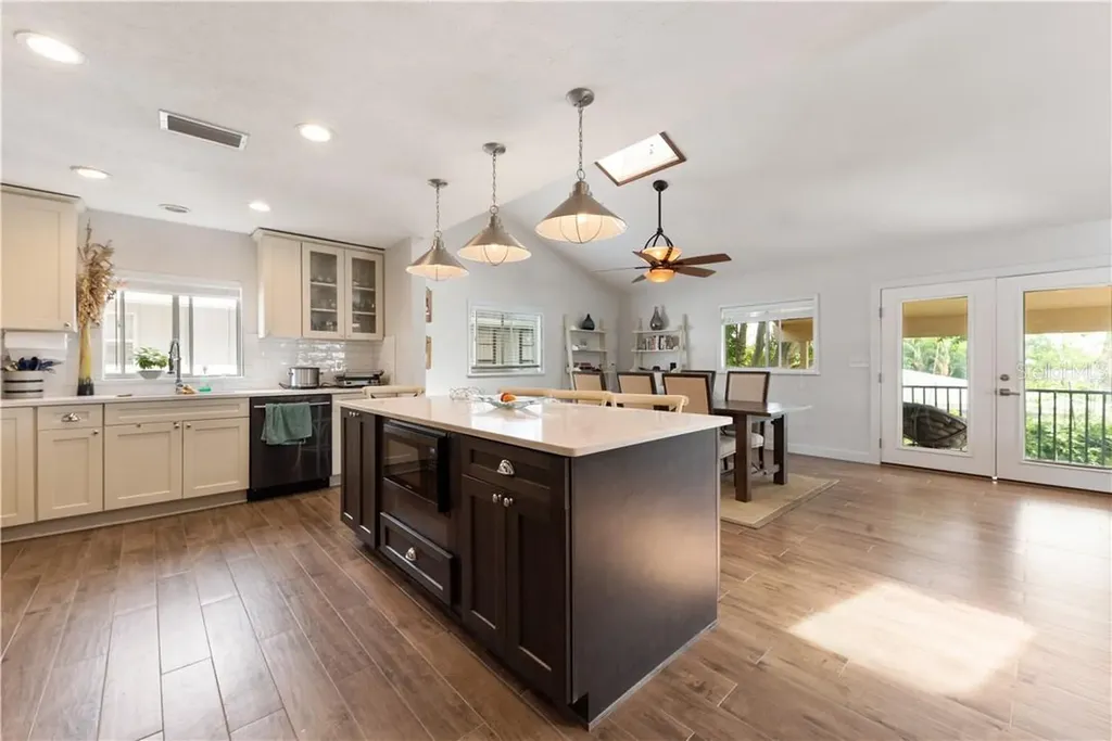 17601 1st Street E Redington Shores FL 33708