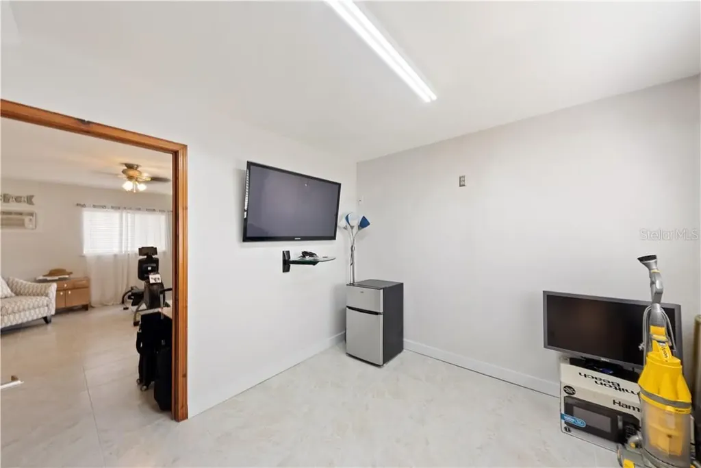 17601 1st Street E Redington Shores FL 33708