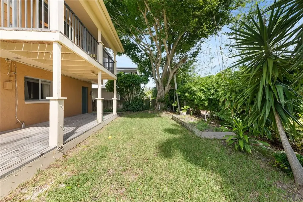 17601 1st Street E Redington Shores FL 33708