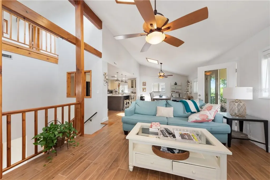 17601 1st Street E Redington Shores FL 33708