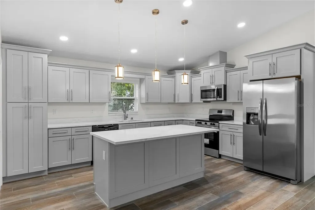 5160 80th Way N St Petersburg FL 33709