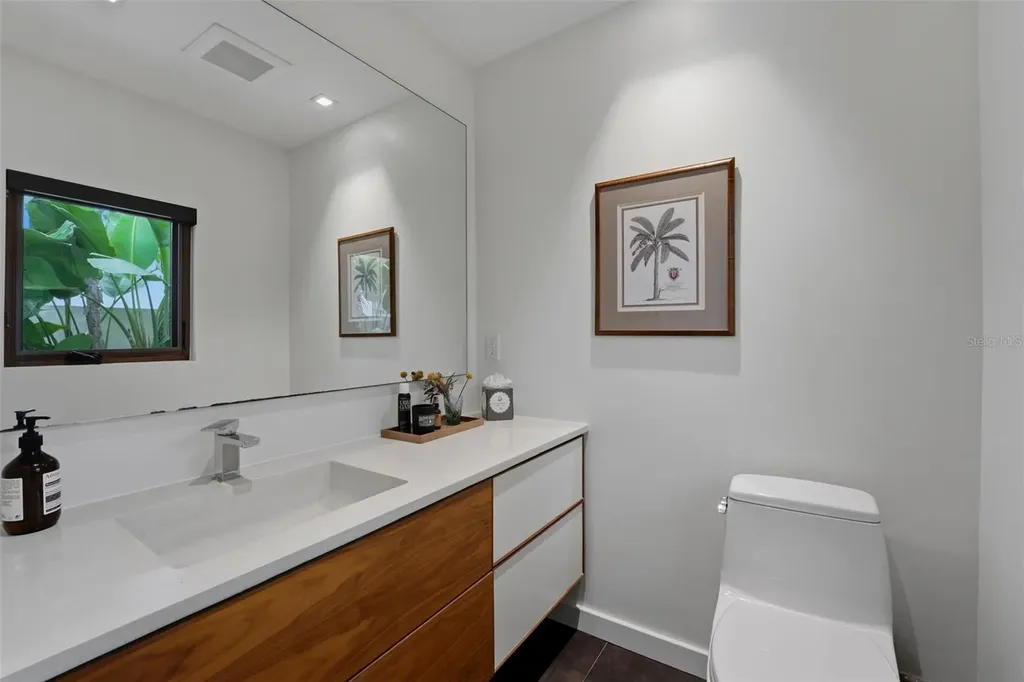 541 S Washington Drive Sarasota FL 34236