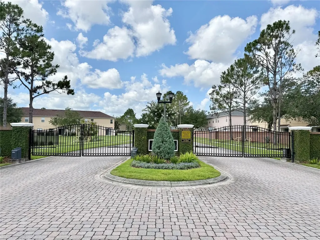 823 Pine Pointe Lane Orlando FL 32828