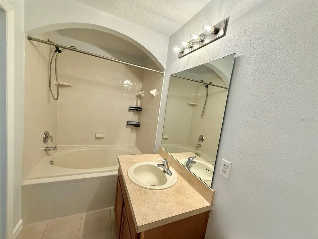 823 Pine Pointe Lane Orlando FL 32828