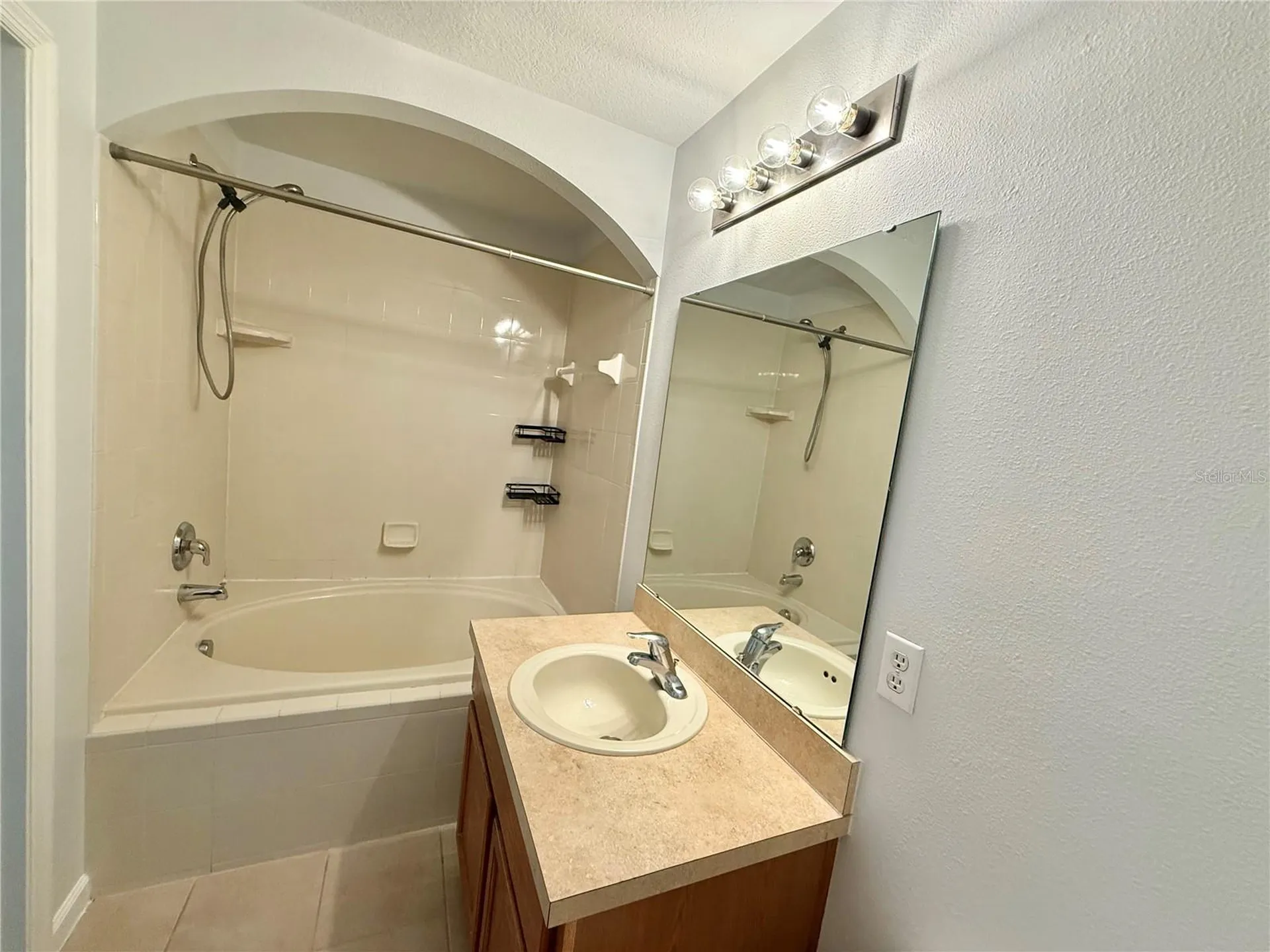 823 Pine Pointe Lane Orlando FL 32828