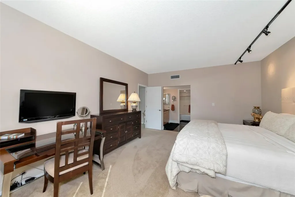 1111 N Gulfstream Ave #1a Avenue Sarasota FL 34236