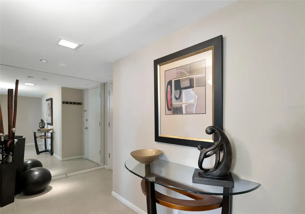 1111 N Gulfstream Ave #1a Avenue Sarasota FL 34236
