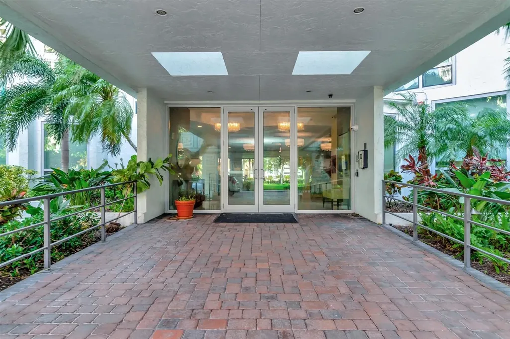 1111 N Gulfstream Ave #1a Avenue Sarasota FL 34236