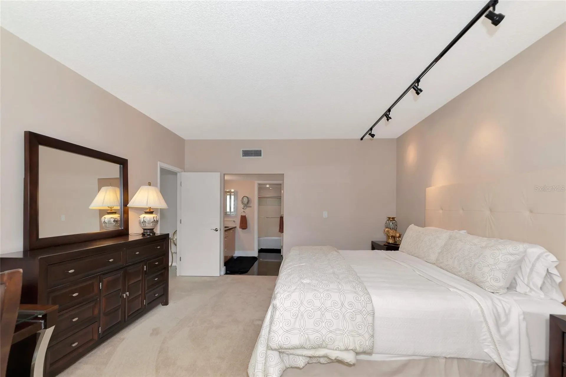 1111 N Gulfstream Ave #1a Avenue Sarasota FL 34236