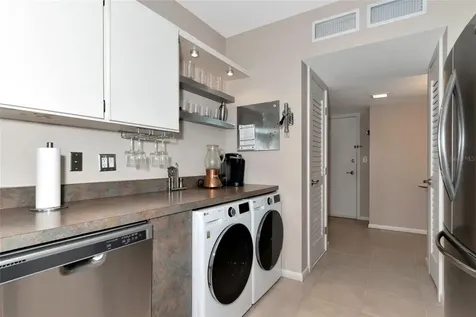 1111 N Gulfstream Ave #1a Avenue Sarasota FL 34236