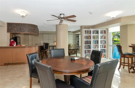1111 N Gulfstream Ave #1a Avenue Sarasota FL 34236