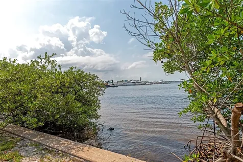 1111 N Gulfstream Ave #1a Avenue Sarasota FL 34236