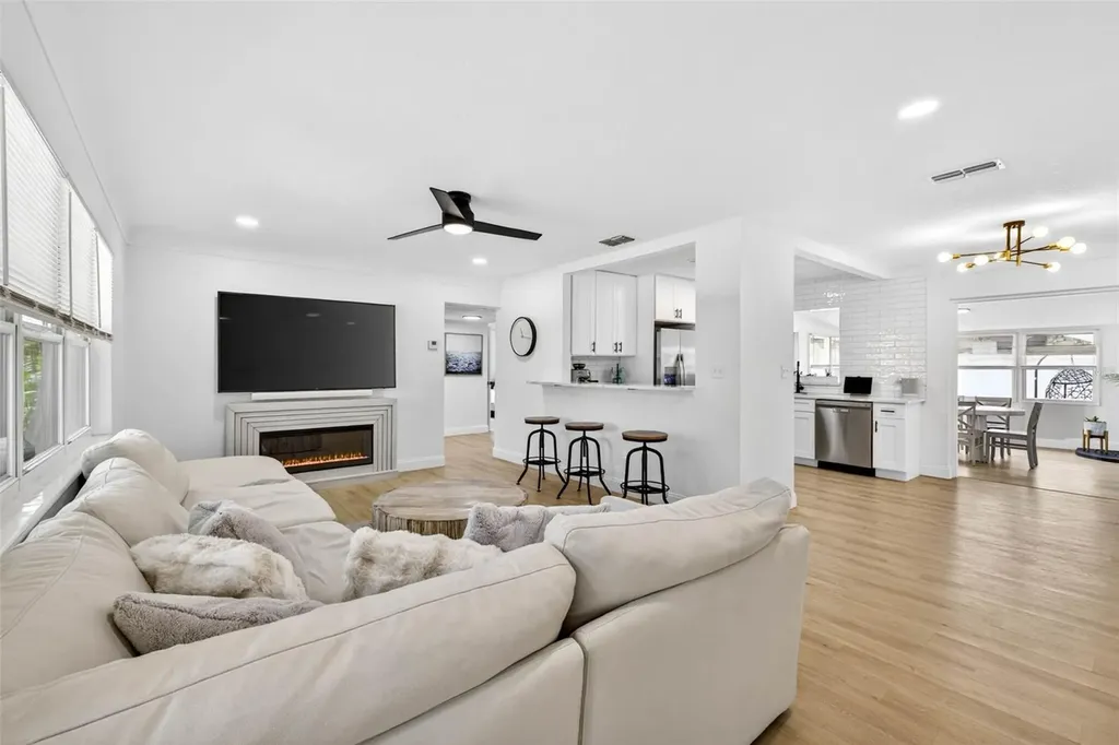 9836 52nd Terrace N St Petersburg FL 33708