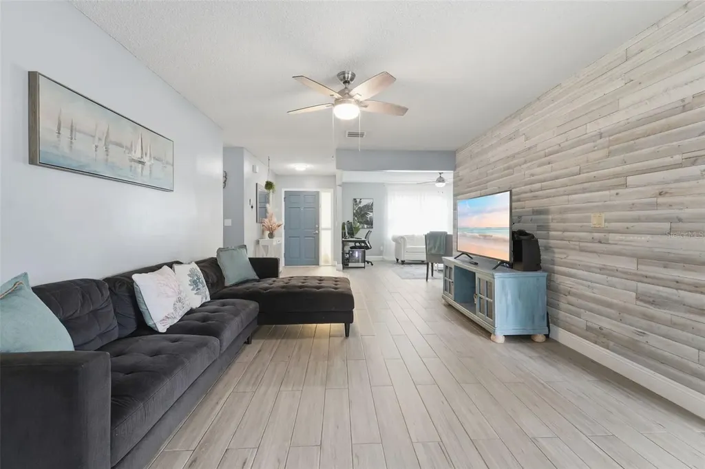 1248 W Embassy Drive Deltona FL 32725