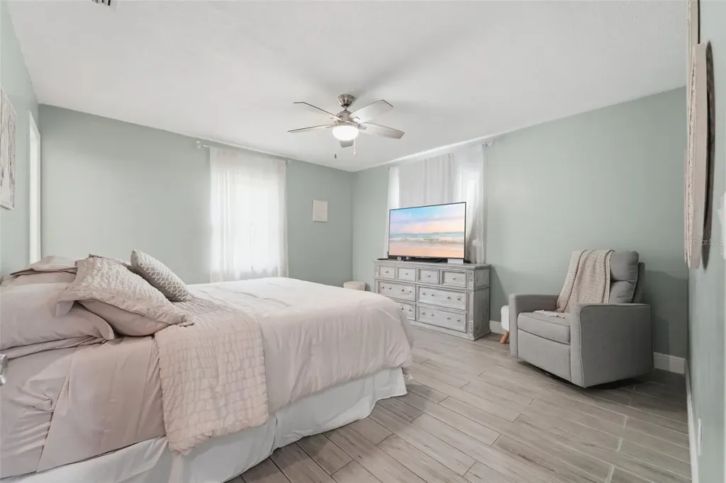 1248 W Embassy Drive Deltona FL 32725