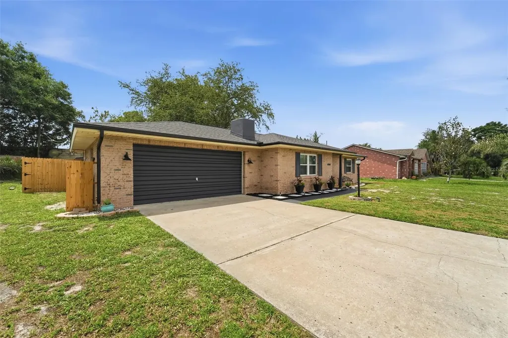 1248 W Embassy Drive Deltona FL 32725