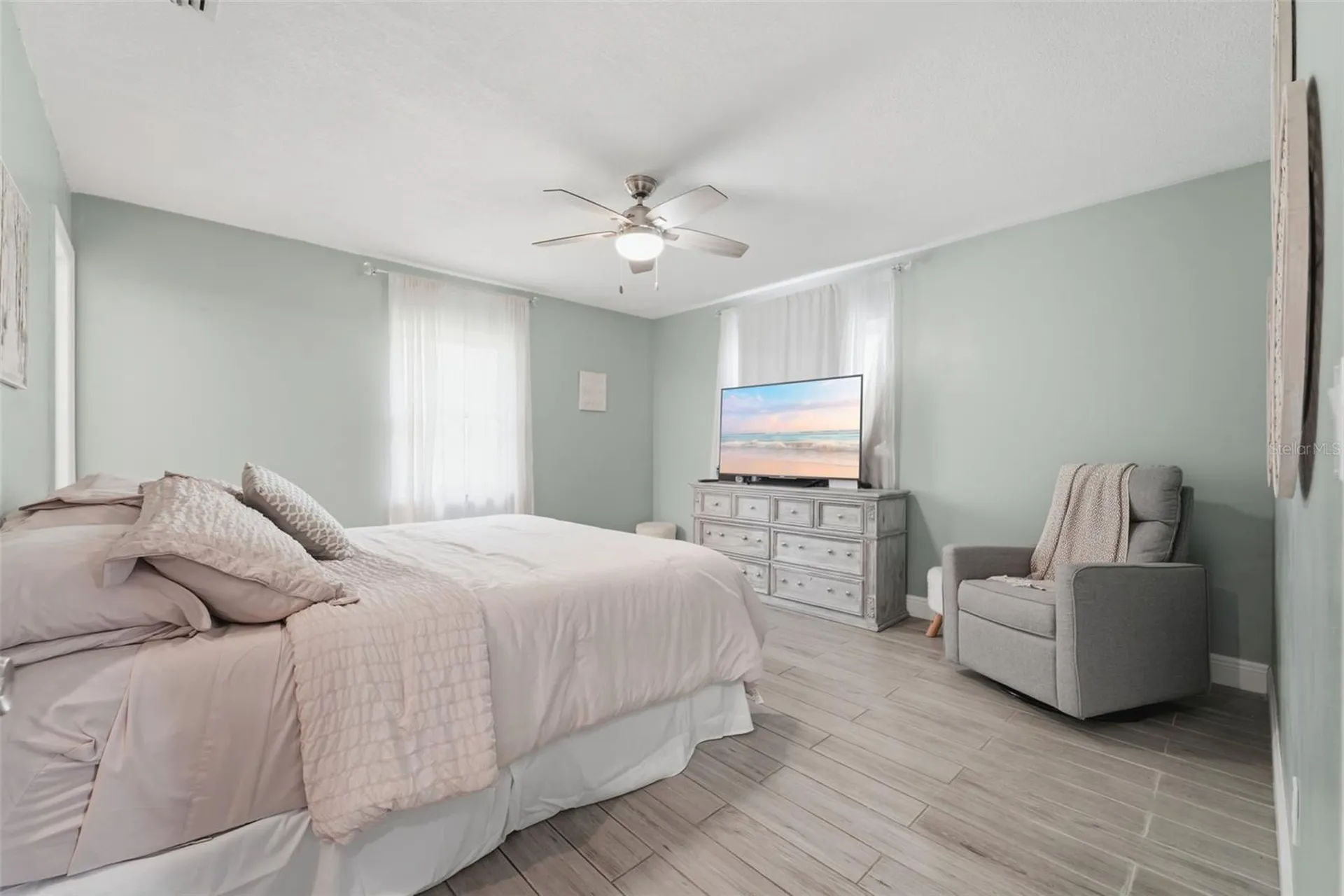 1248 W Embassy Drive Deltona FL 32725