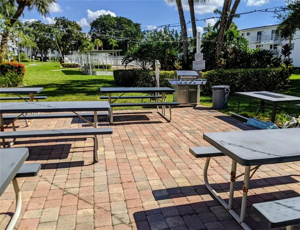2547 60th Avenue W Bradenton FL 34207