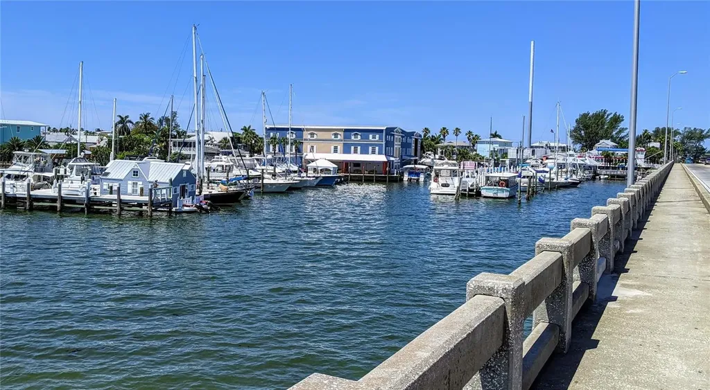 2547 60th Avenue W Bradenton FL 34207