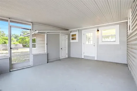 2444 32nd Avenue N St Petersburg FL 33713