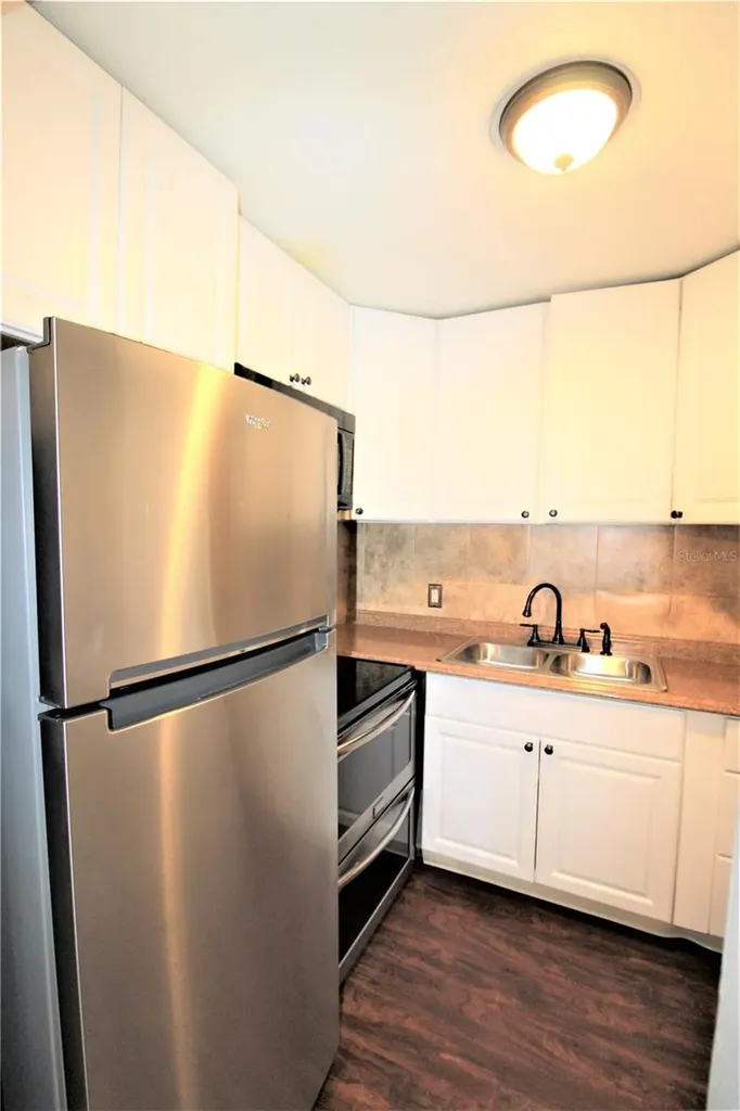 3001 Bee Ridge Road Sarasota FL 34239