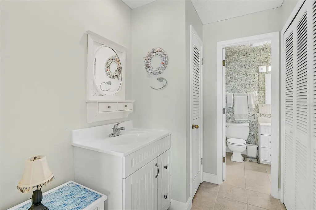 845 Benjamin Franklin Drive Sarasota FL 34236