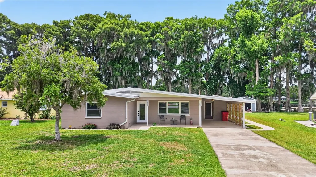 7588 S Crescent Loop Floral City FL 34436