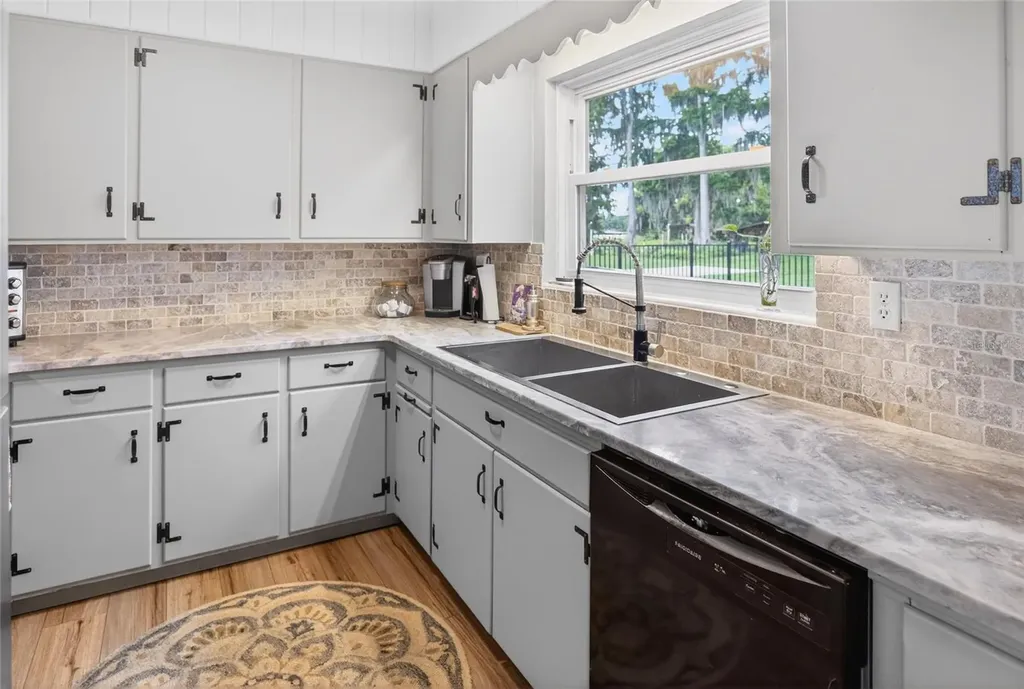 7588 S Crescent Loop Floral City FL 34436