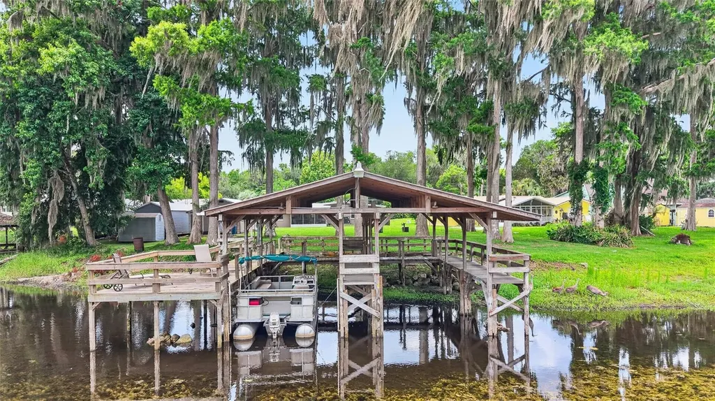 7588 S Crescent Loop Floral City FL 34436