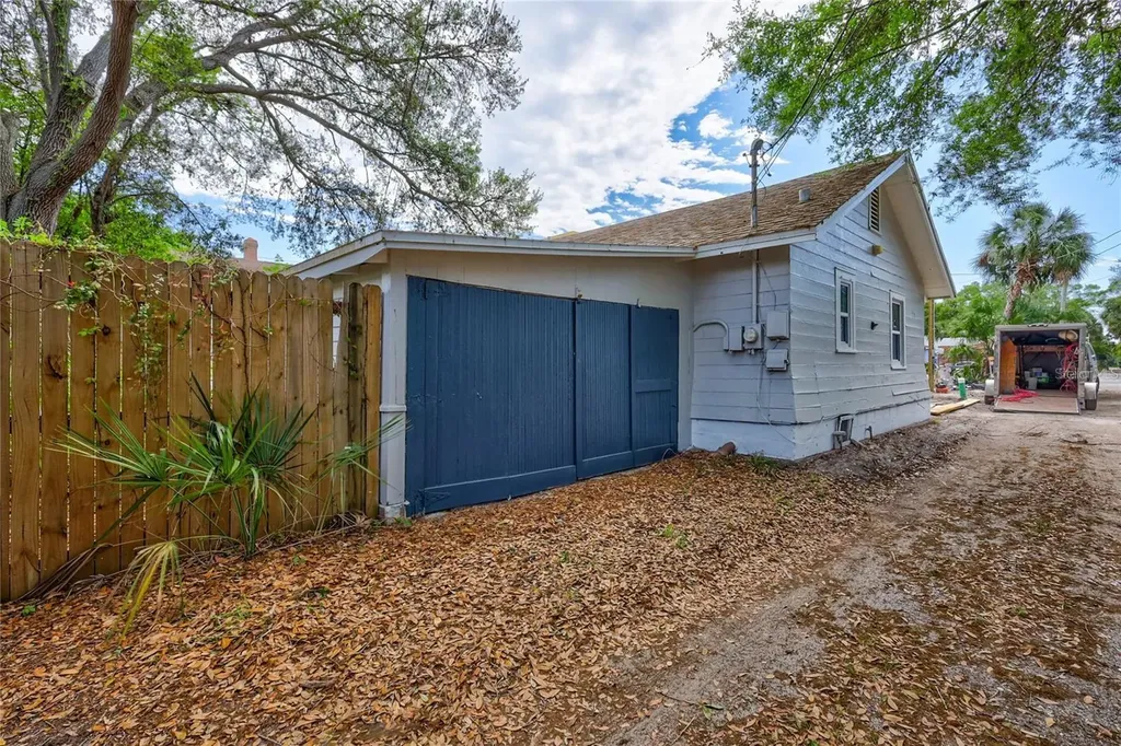 2521 4th Street S St Petersburg FL 33705