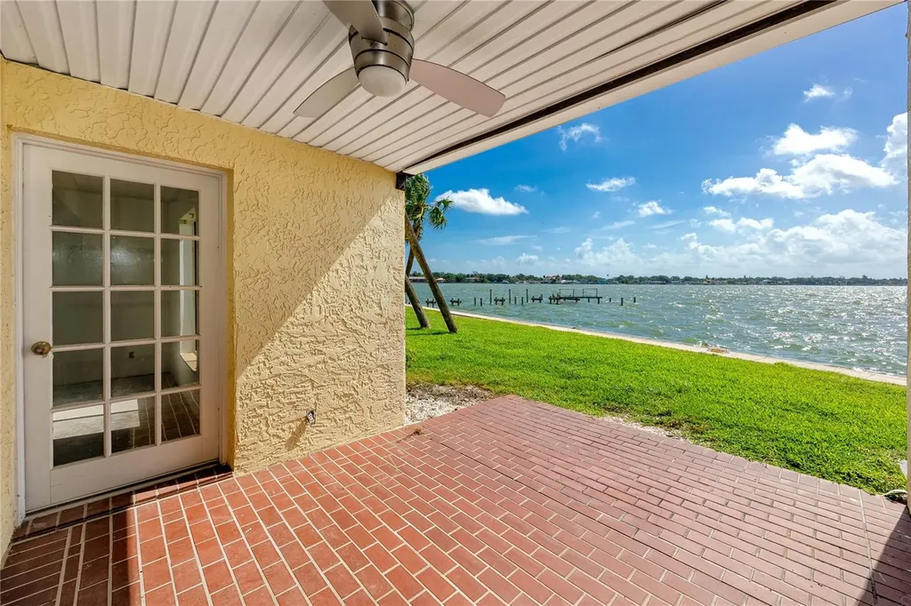 7310 Sunshine Skyway Lane S St Petersburg FL 33711