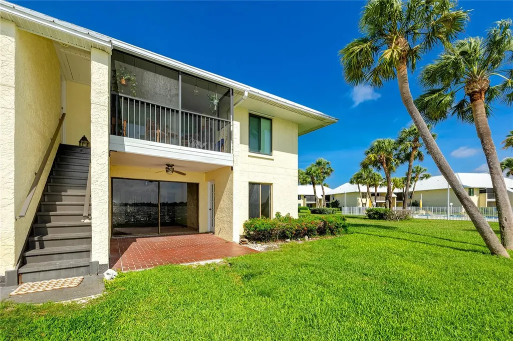 7310 Sunshine Skyway Lane S St Petersburg FL 33711