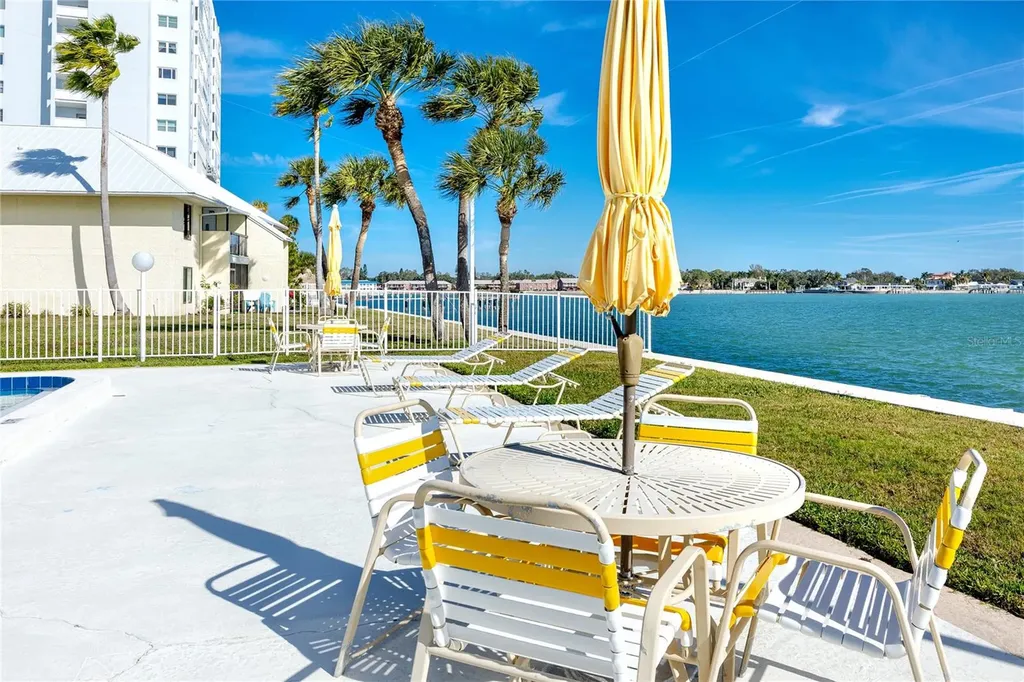 7310 Sunshine Skyway Lane S St Petersburg FL 33711